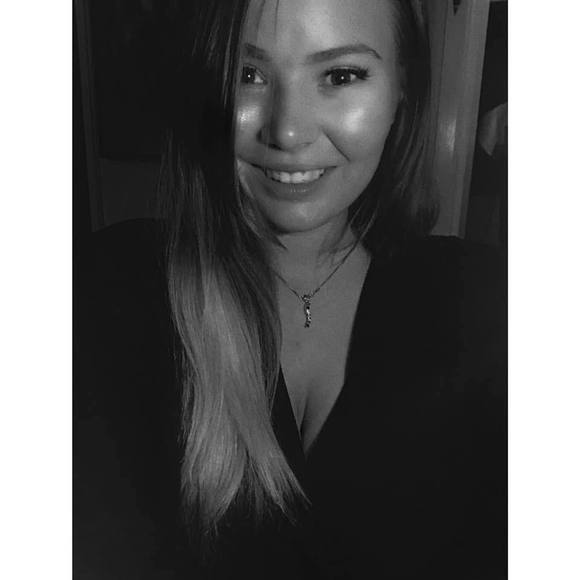 Meet your Posher, Julie - Picture 1 of 1